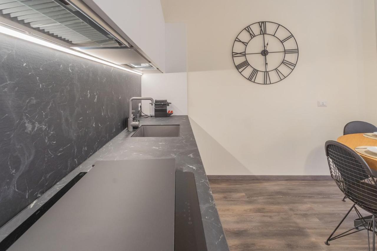 Modern & Stylish Apartment In Como City By Rent All Como Exteriör bild