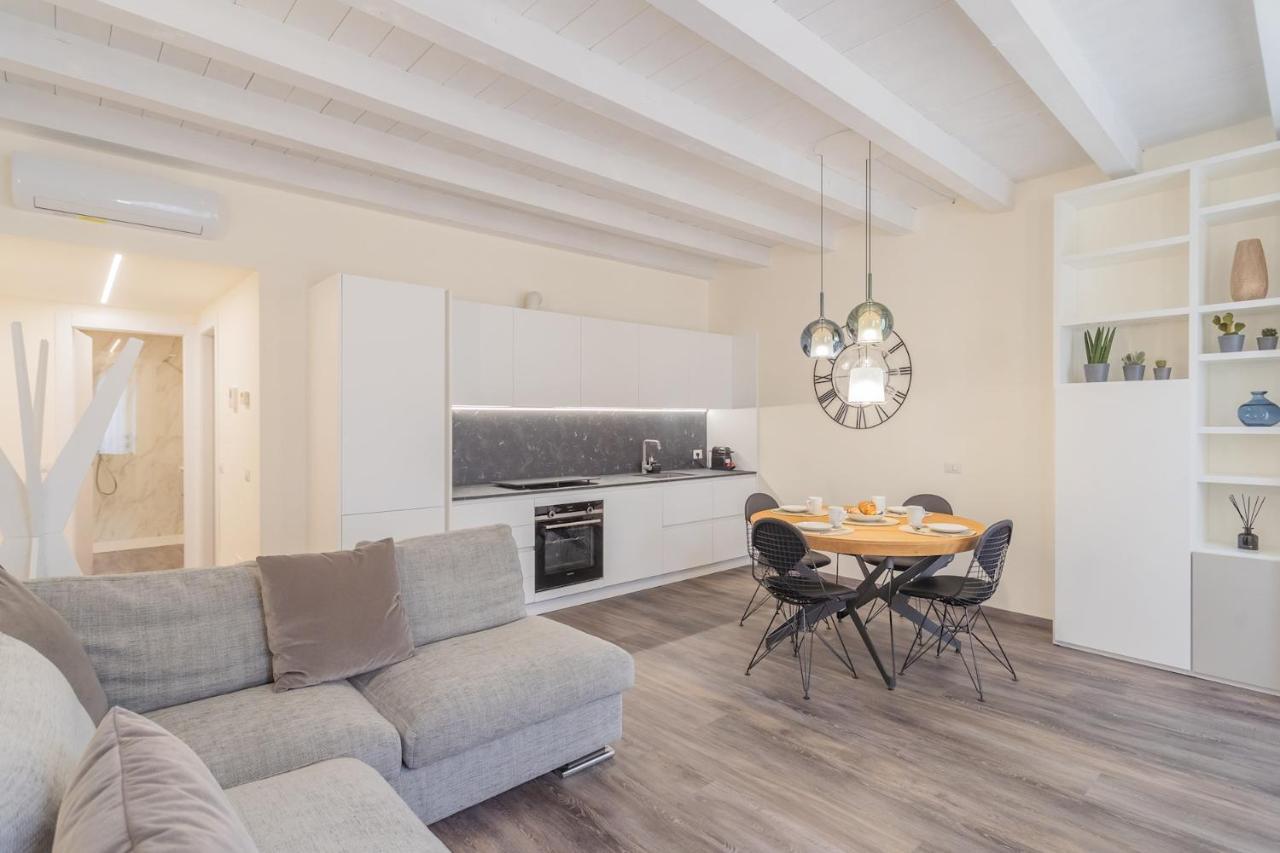 Modern & Stylish Apartment In Como City By Rent All Como Exteriör bild