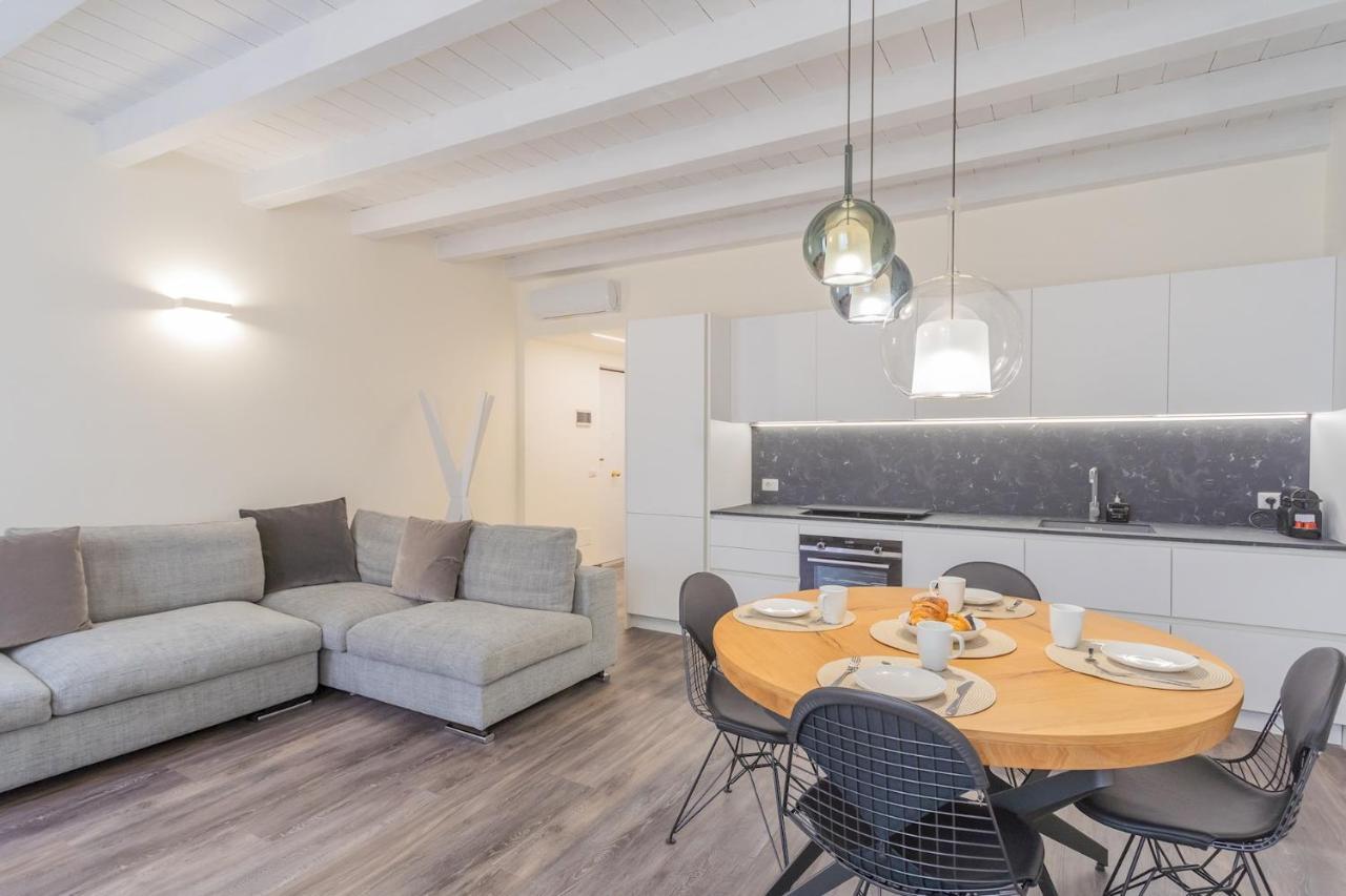 Modern & Stylish Apartment In Como City By Rent All Como Exteriör bild