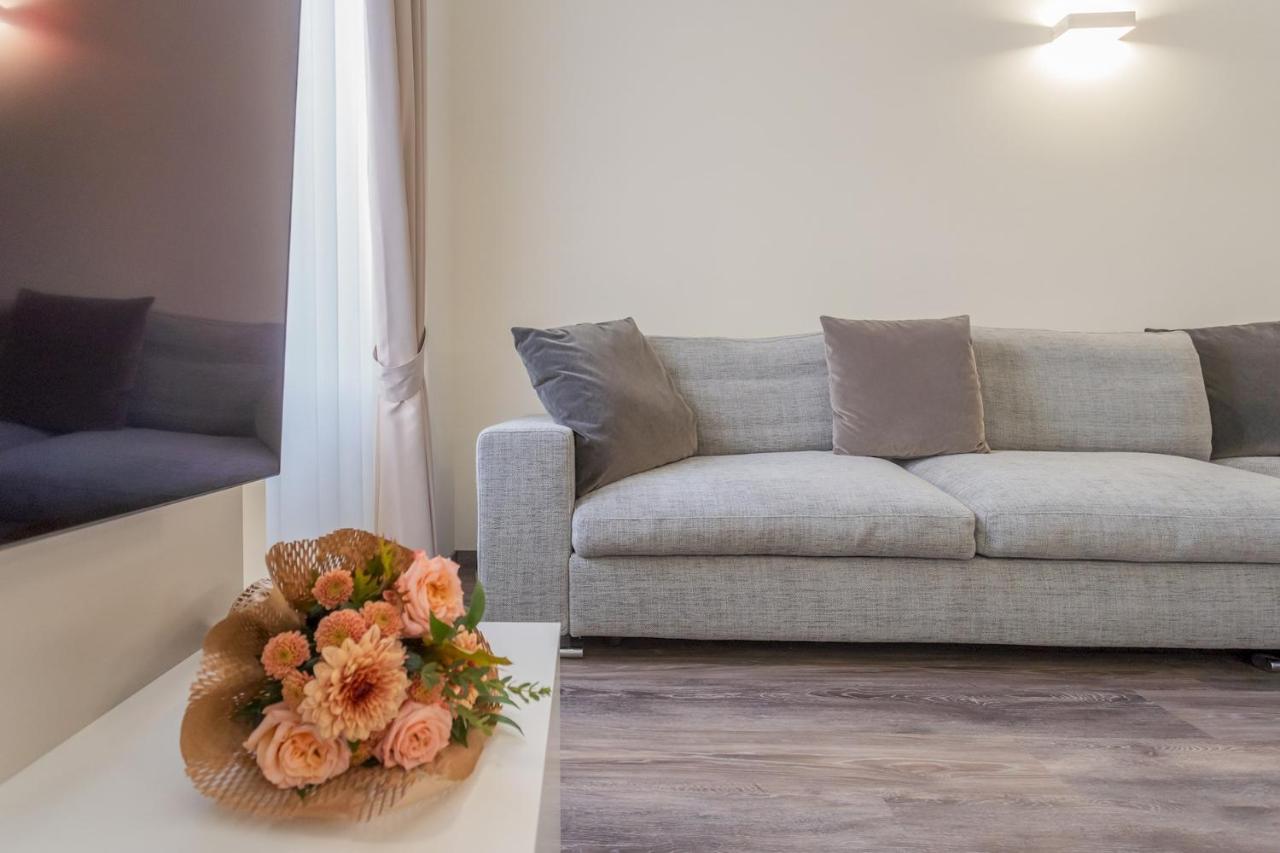 Modern & Stylish Apartment In Como City By Rent All Como Exteriör bild