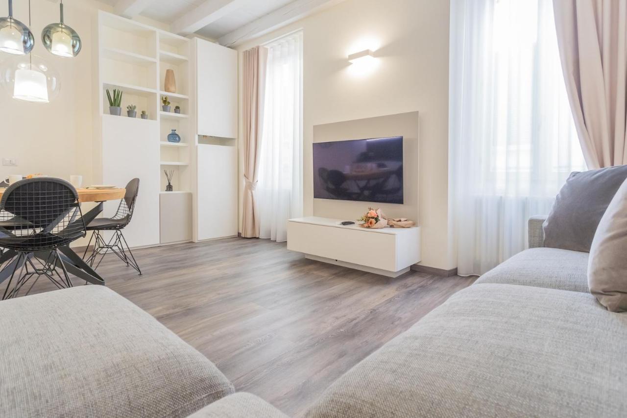 Modern & Stylish Apartment In Como City By Rent All Como Exteriör bild